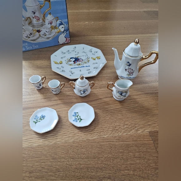 Peter Rabbit 10 Piece Mini Tea Set - Picture 2 of 12